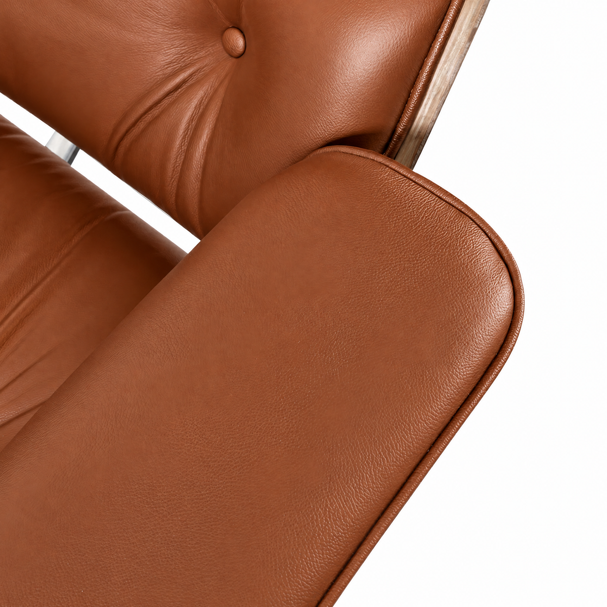 Armrest close-up of a mid-century lounge chair in cognac brown leather with walnut veneer
