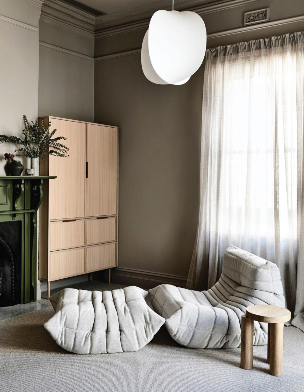 Transforming Tiny Rooms: Mastering the Art of Decorating Small Spaces
