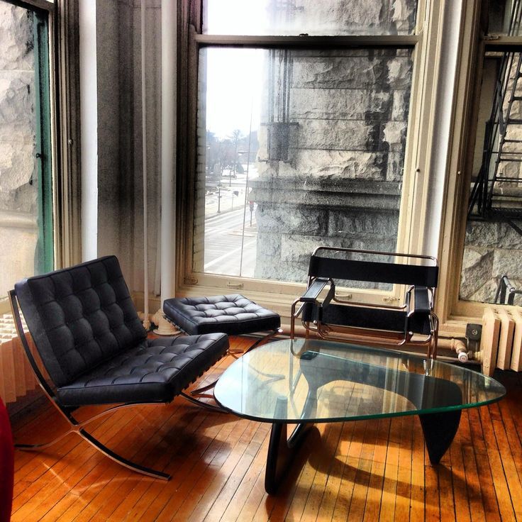 Innist sculptural coffee table in walnut, lifestyle setting with biomorphic wooden base and tempered glass top
